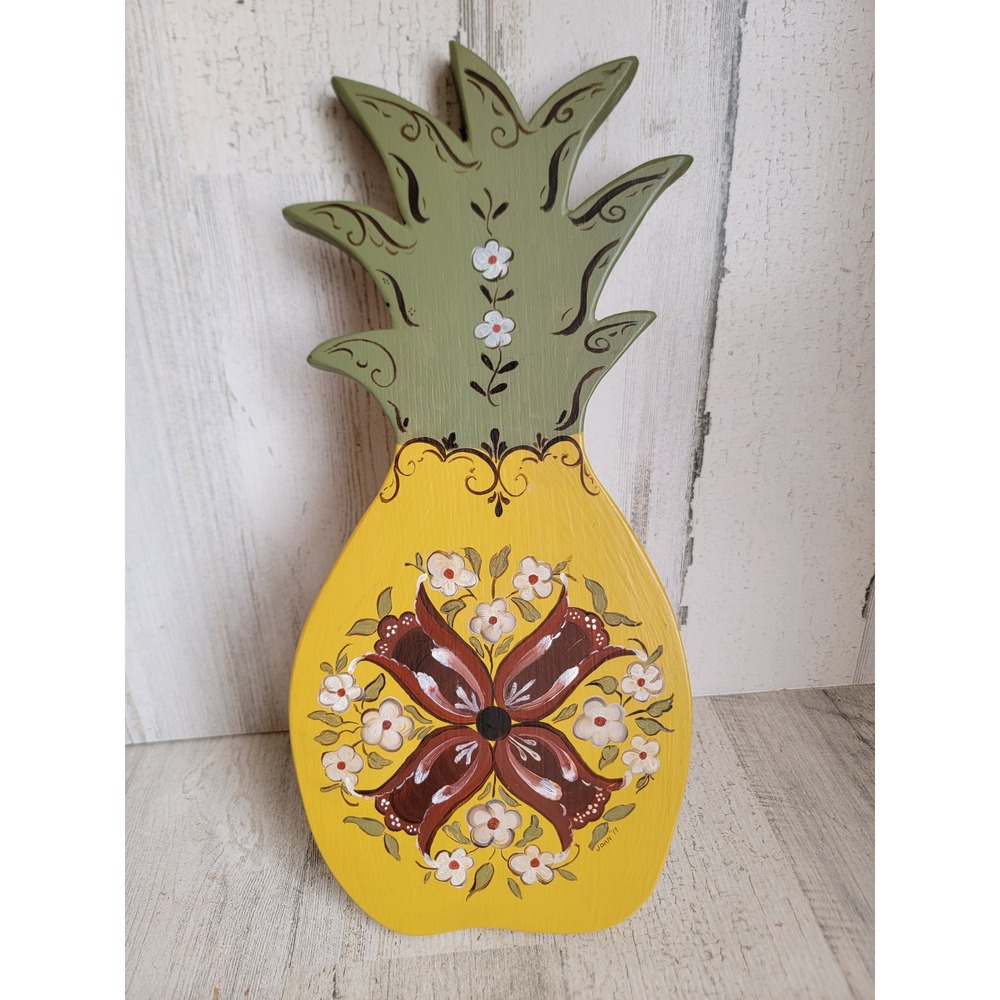 Pineapple wooden cut out detailed pattern vintage home decor figure